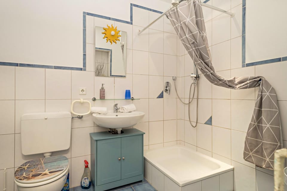 Bathroom, Living room
