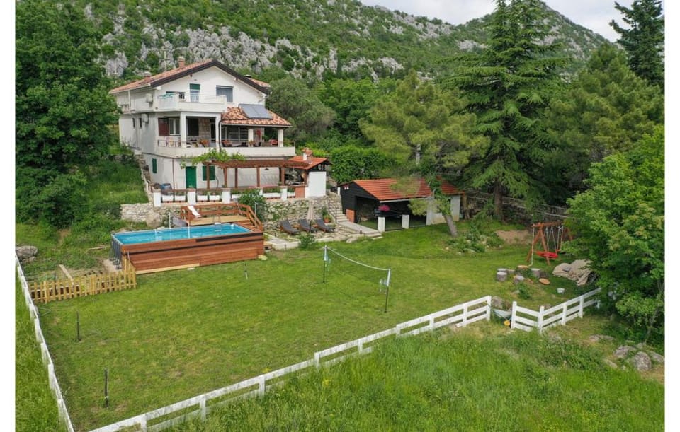 Ala da-apartman sa bazenom Apartment in Split-Dalmatia County