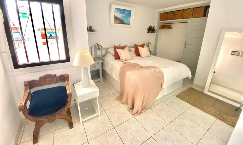 Bed, Photo of the whole room, Bedroom, wardrobe