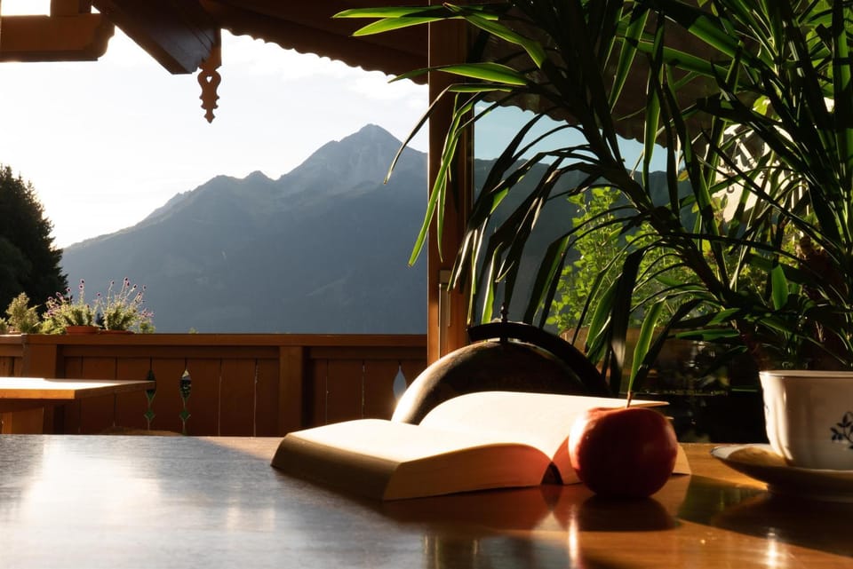 Balcony/Terrace, Mountain view