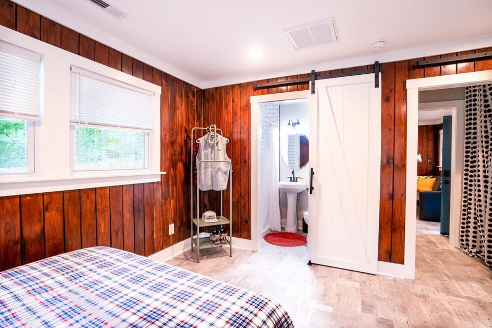 Bathroom, Bedroom