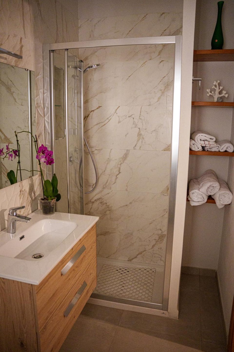 Shower, Bathroom, towels