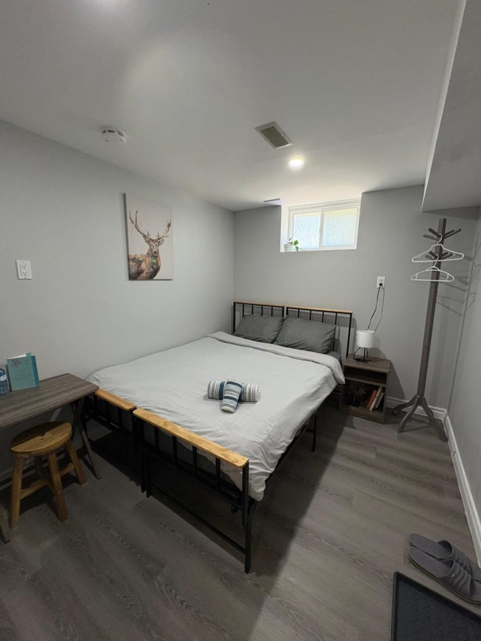 Guest House Basement - Master Bedrooms in Bayview Village Bed and Breakfast in Toronto