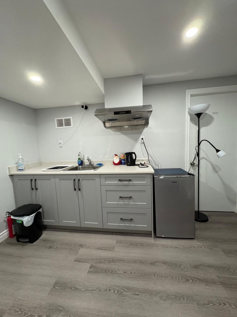 Guest House Basement - Master Bedrooms in Bayview Village Bed and Breakfast in Toronto