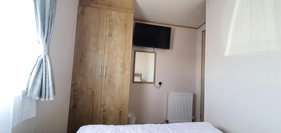 Summer Breeze Caravan, PG160 Golden Palm Resort, Skegness Apartment in Chapel Saint Leonards