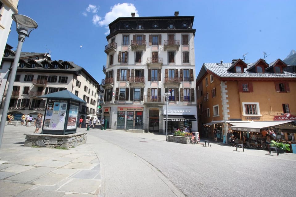 Property building, Facade/entrance, Off site