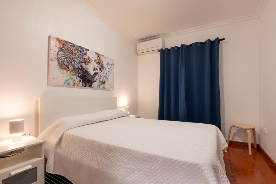Bed, Bedroom, air conditioner