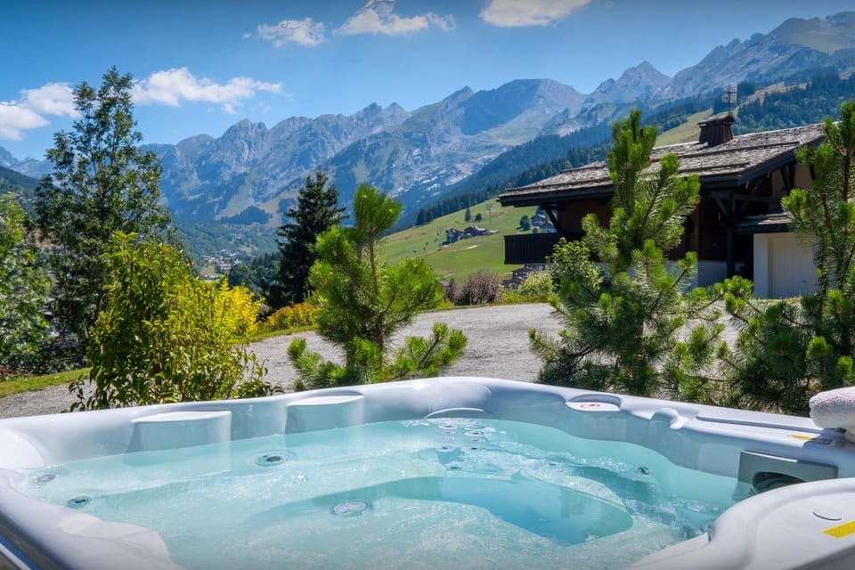 Spring, Day, Natural landscape, Hot Tub, Mountain view