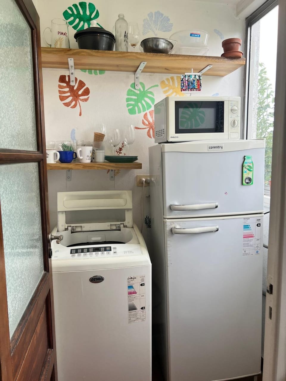 Kitchen or kitchenette, washing machine