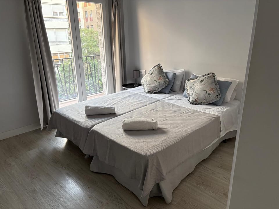 Apartamento nuevo, 3 dormitorios con terraza Apartment in Granada