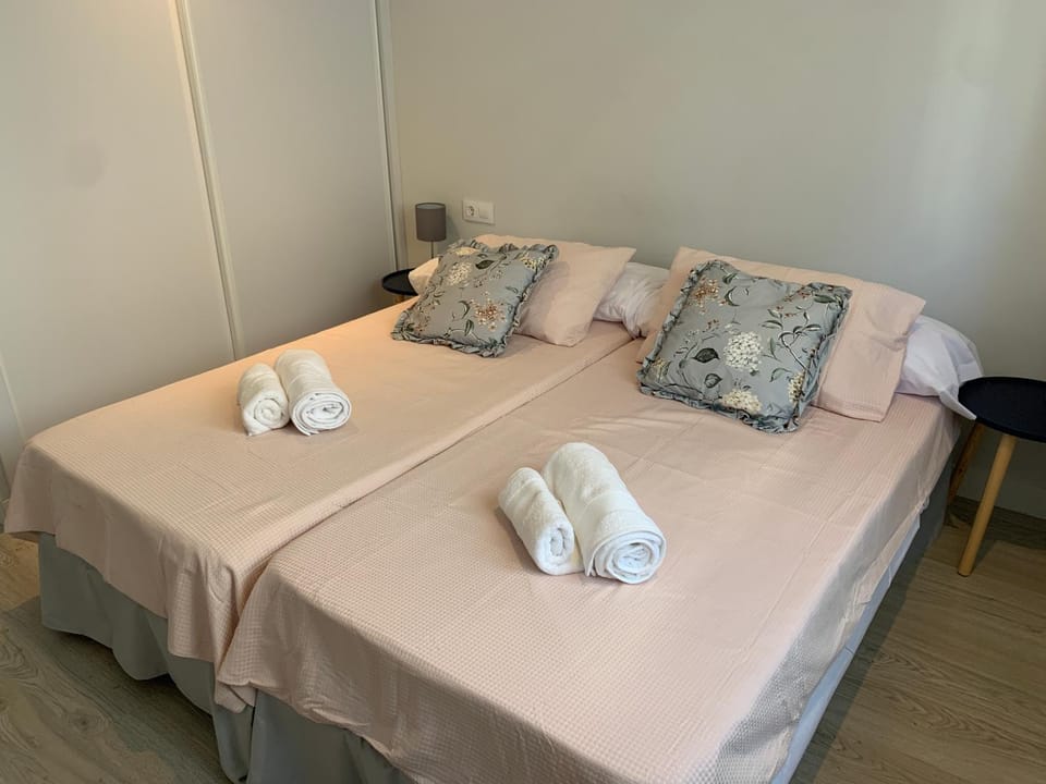 Apartamento nuevo, 3 dormitorios con terraza Apartment in Granada