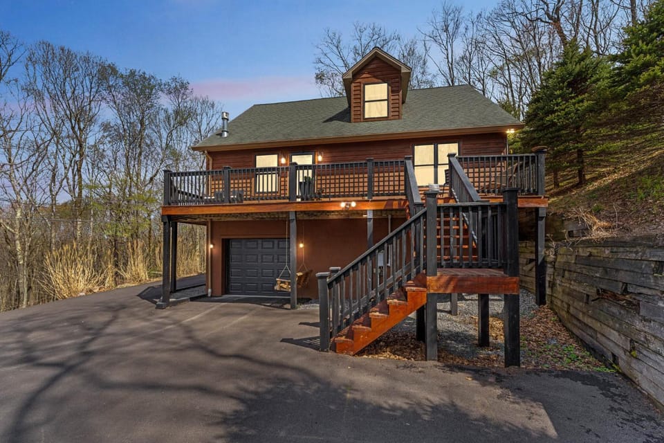 'The Eagles Nest at Alpine' Cabin w/ Fireplace! Cabin in Shenandoah Valley