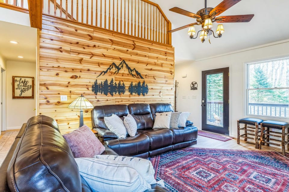 'The Eagles Nest at Alpine' Cabin w/ Fireplace! Cabin in Shenandoah Valley