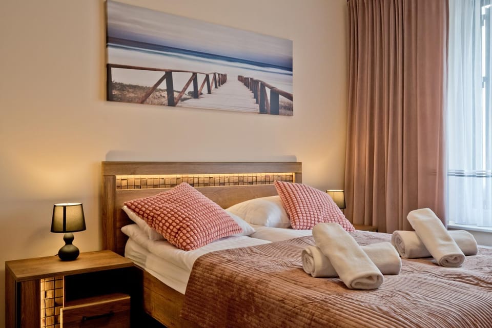 Bed, Photo of the whole room, Seating area, Bedroom, Area and facilities, young children, bunk bed, safe, towels