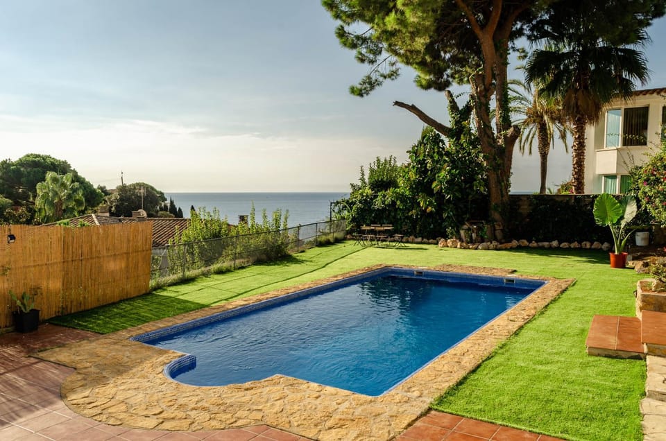 Day, Natural landscape, Garden, Garden view, Pool view, Sea view, Swimming pool, sunbed