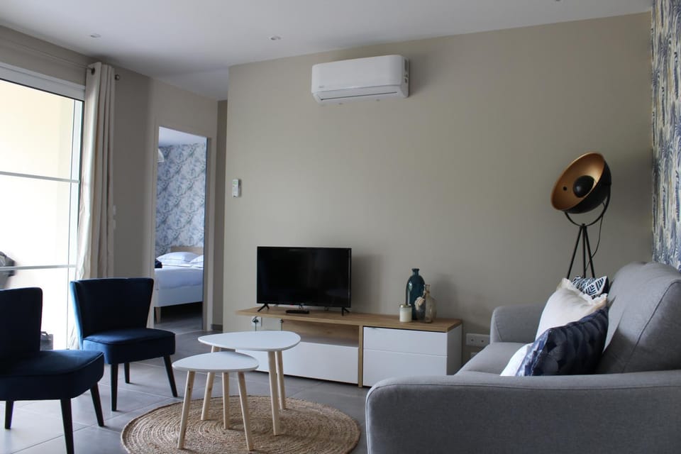 Seating area, air conditioner