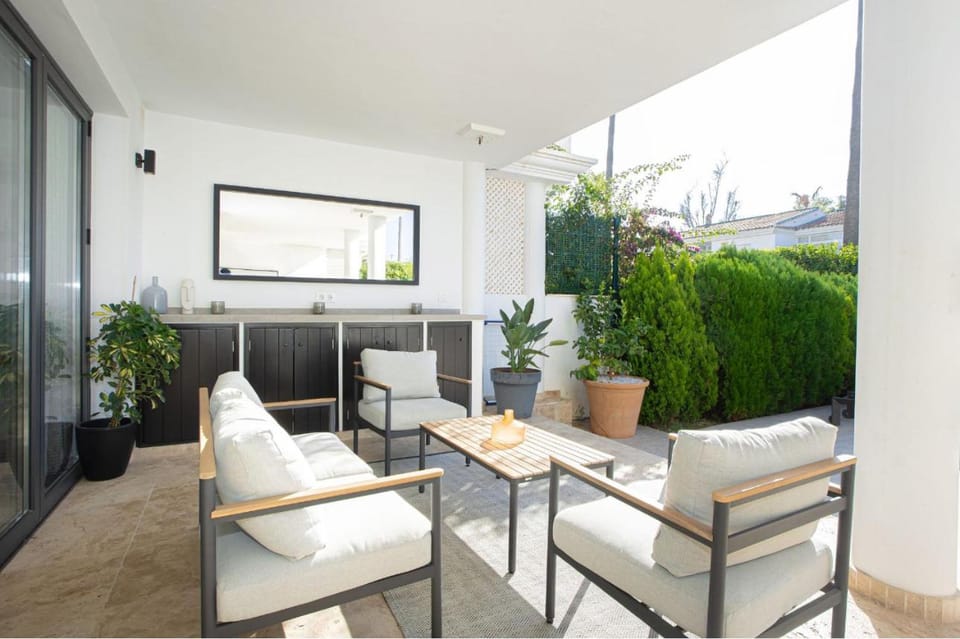 CHARMING townhouse/5BEDRS/front beach/PRIVATE POOL House in Costa del Sol