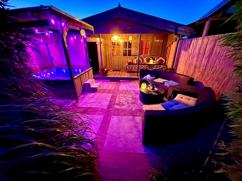 1001 Nights Luxury Spa Oasis with private jacuzzi sauna and garden between Amsterdam Haarlem and Schiphol Airport Chalet in Haarlem