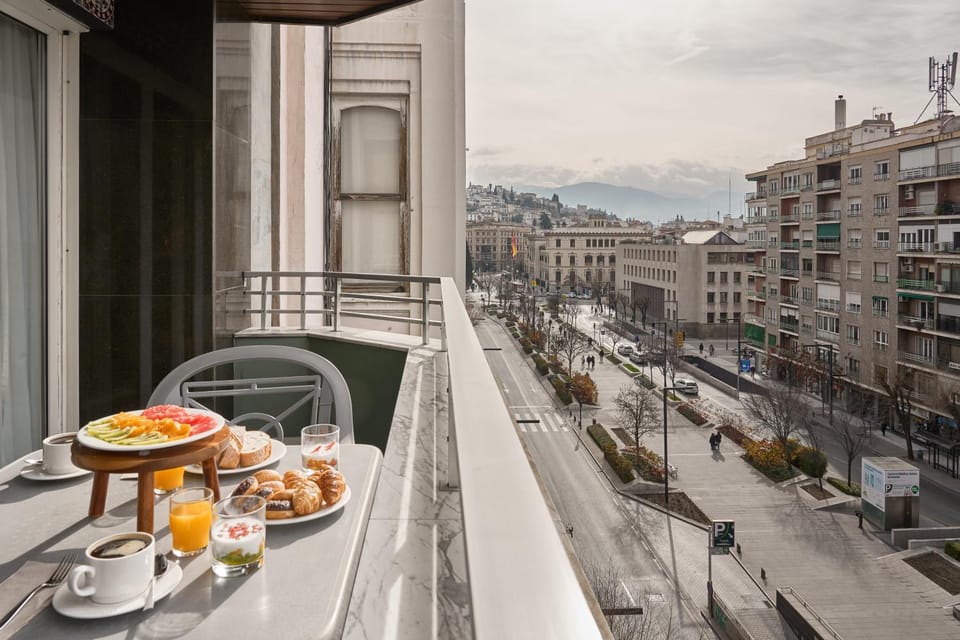 View (from property/room), Balcony/Terrace, Landmark view