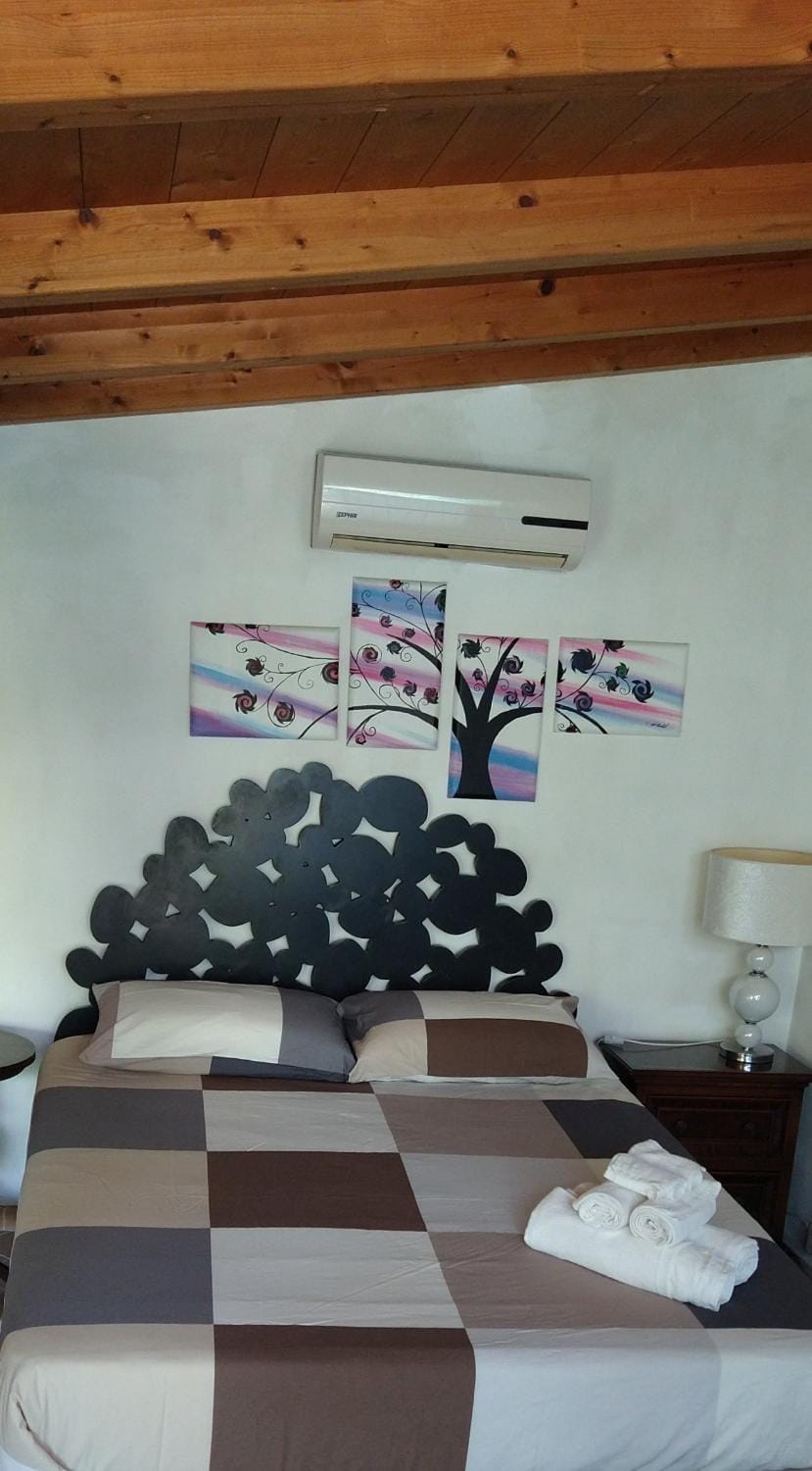 Bedroom, fireplace