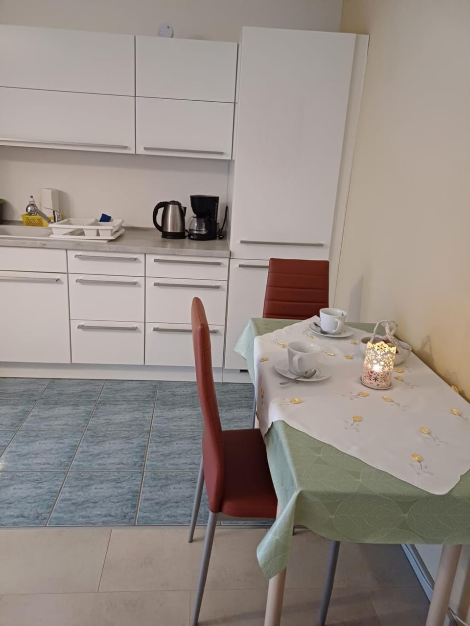 Coffee/tea facilities, Kitchen or kitchenette, Dining area