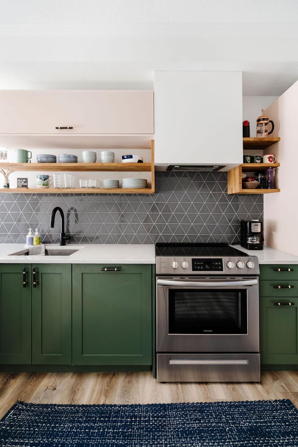 Kitchen or kitchenette, dishwasher, stove