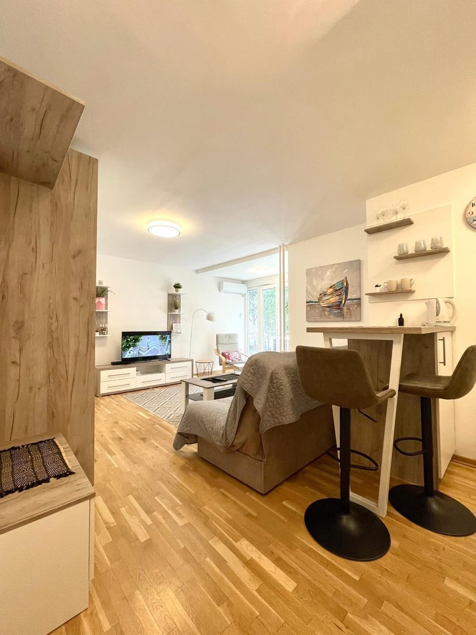 TV and multimedia, Kitchen or kitchenette, Living room, Seating area, Dining area, minibar