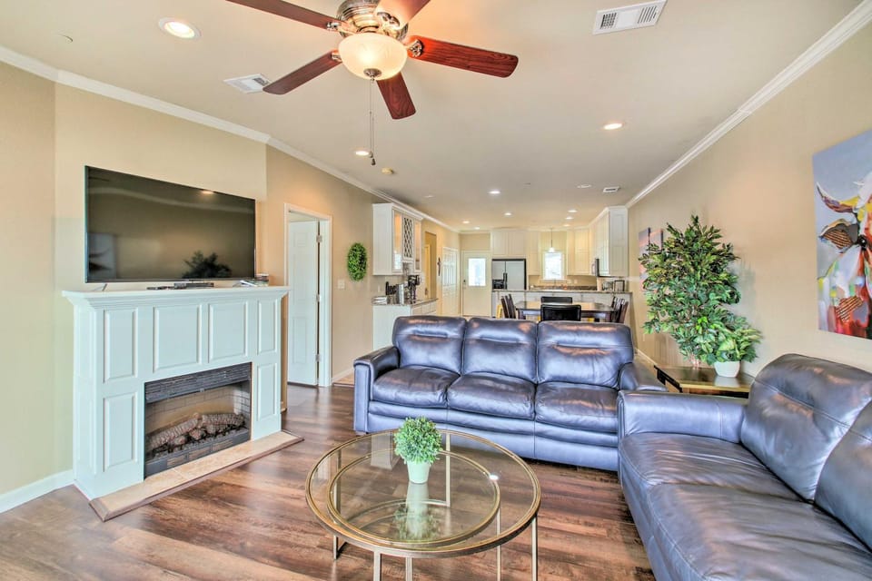 Balcony and Boat Slip Lakefront Unit in Hot Springs Apartment in Lake Hamilton