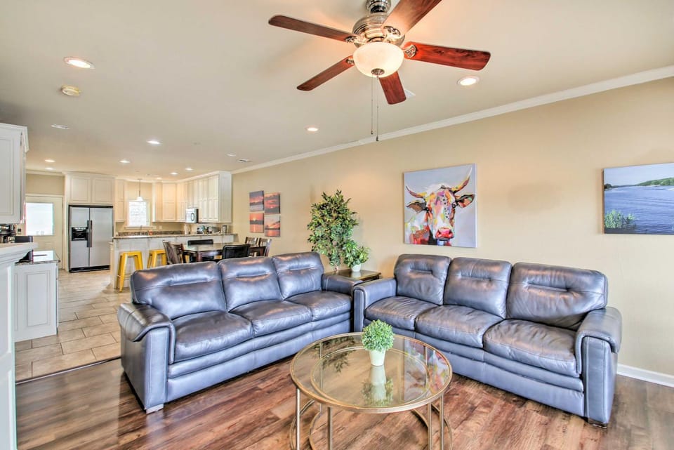 Balcony and Boat Slip Lakefront Unit in Hot Springs Apartment in Lake Hamilton