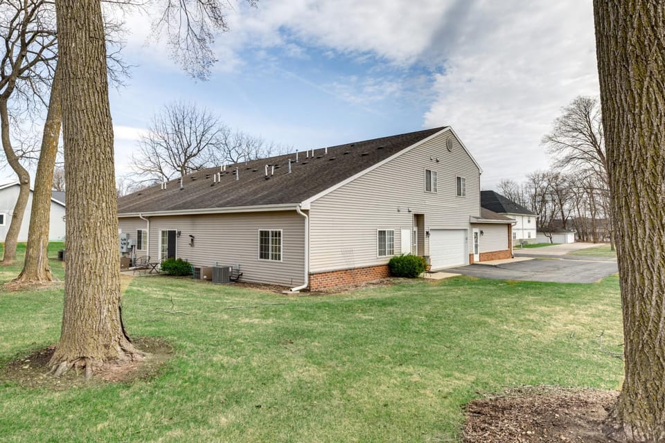 Lake Mills Retreat: 1 Mi to Beaches & Dining! House in Wisconsin