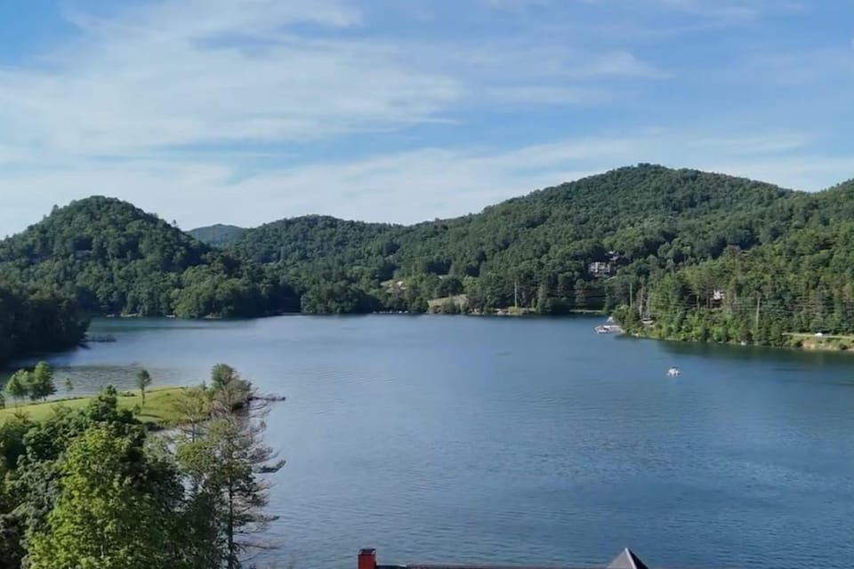 Incredible Lake Glenville Views: Cashiers Home House in Lake Glenville