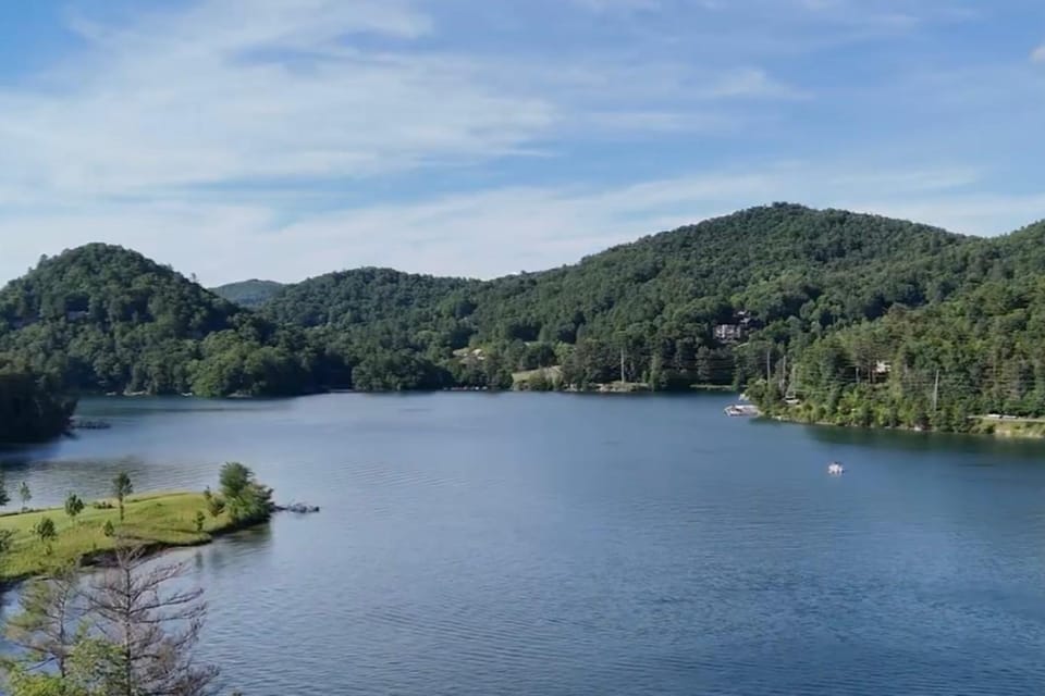 Incredible Lake Glenville Views: Cashiers Home House in Lake Glenville