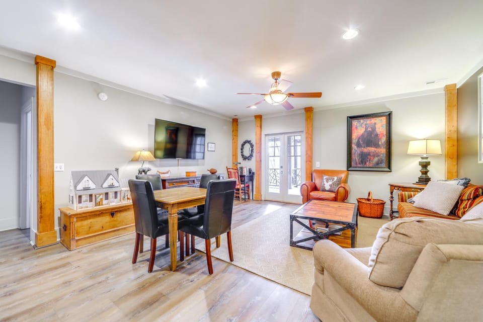 Incredible Lake Glenville Views: Cashiers Home House in Lake Glenville