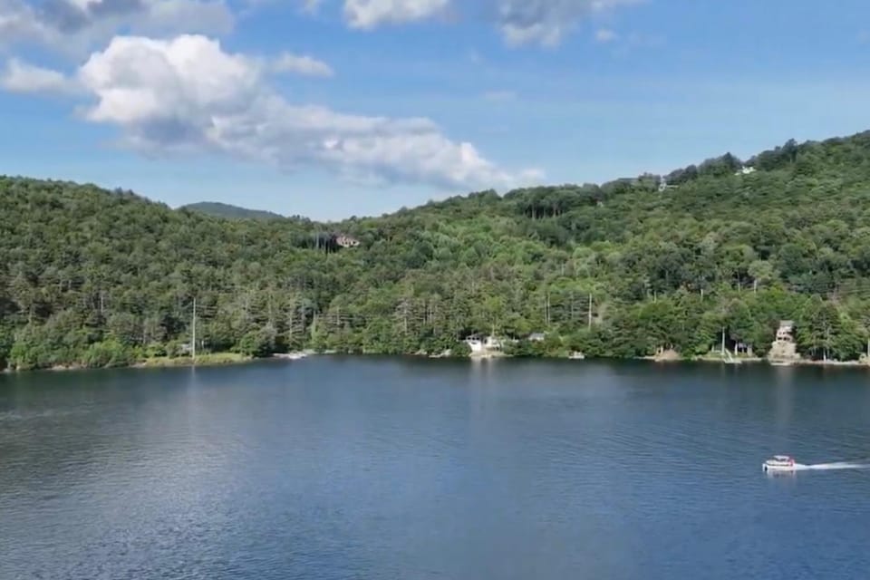 Incredible Lake Glenville Views: Cashiers Home House in Lake Glenville