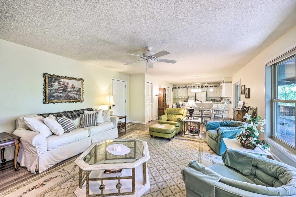 Furnished Deck with Views Hot Springs Cottage House in Garland County