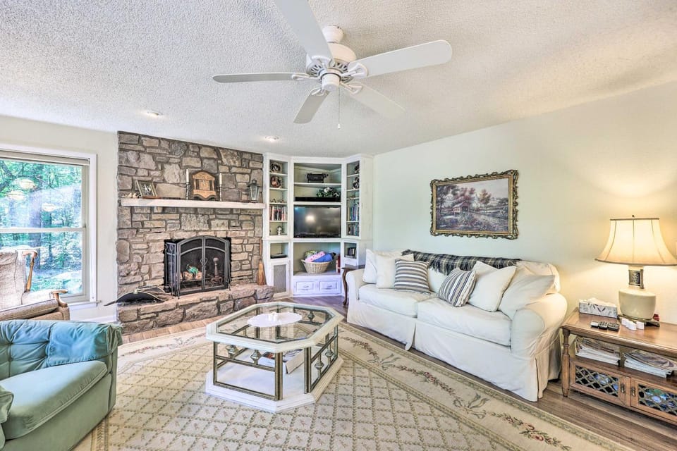 Furnished Deck with Views Hot Springs Cottage House in Garland County