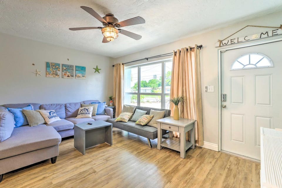 'Ocean Breeze Oasis' w/ Boat Dock & Slip on Canal! House in Bayshore Gardens