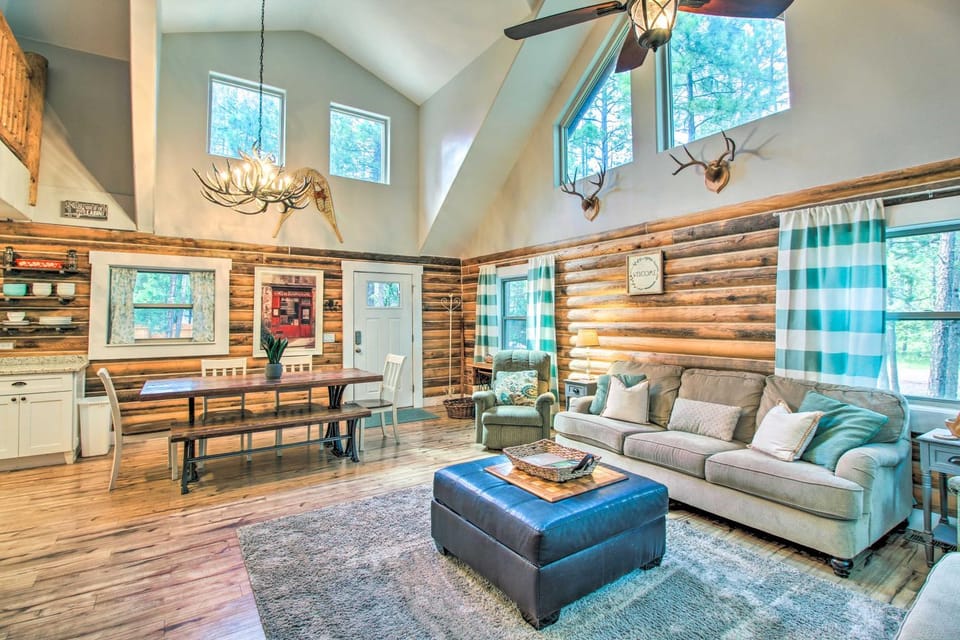 1 Mi to Lake: Chic Arizona Cabin w/ Large Porch! Cabin in Rainbow Lake