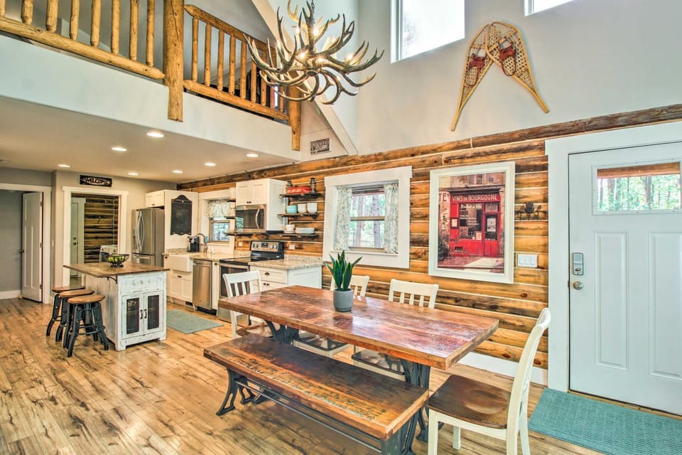 1 Mi to Lake: Chic Arizona Cabin w/ Large Porch! Cabin in Rainbow Lake