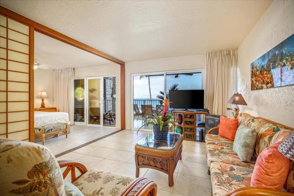 Alii Villas#128 Remodeled Oceanfront Unit with AC! House in Holualoa