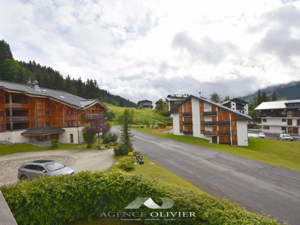 Spacieux T4 proche des pistes avec terrasse et parking - 6-8 pers. - FR-1-685-22 Apartment in Les Gets