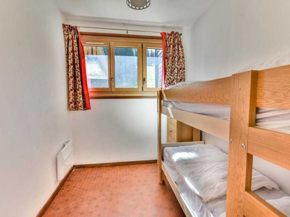Agréable T4 aux Gets - Arrivée Skis aux Pieds - Proche Piste de la Turche - 6 Pers. - FR-1-685-48 Apartment in Les Gets