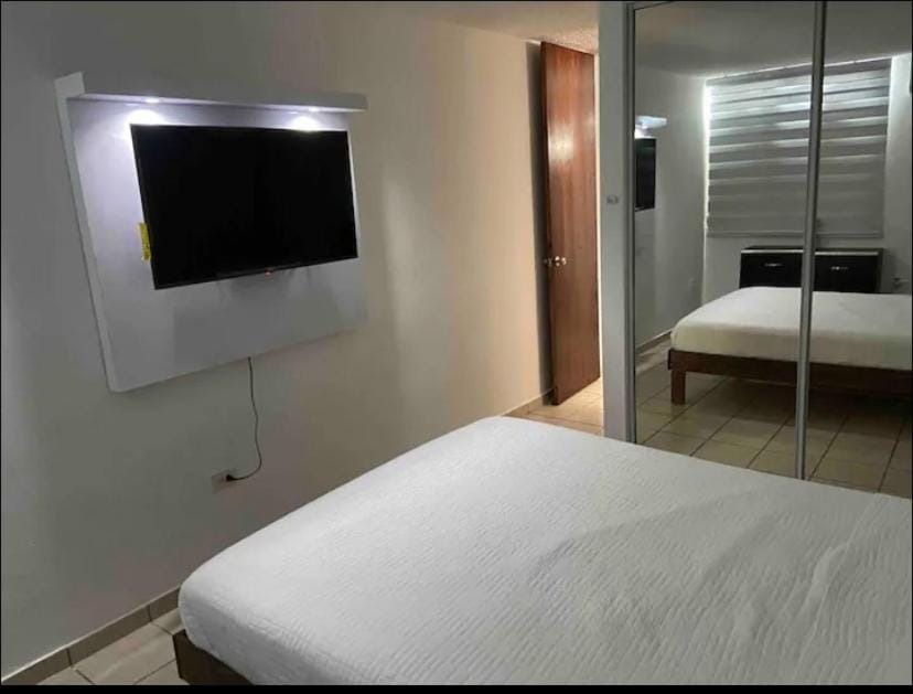 Private apartment near sju Solar Battery Apartment in Carolina