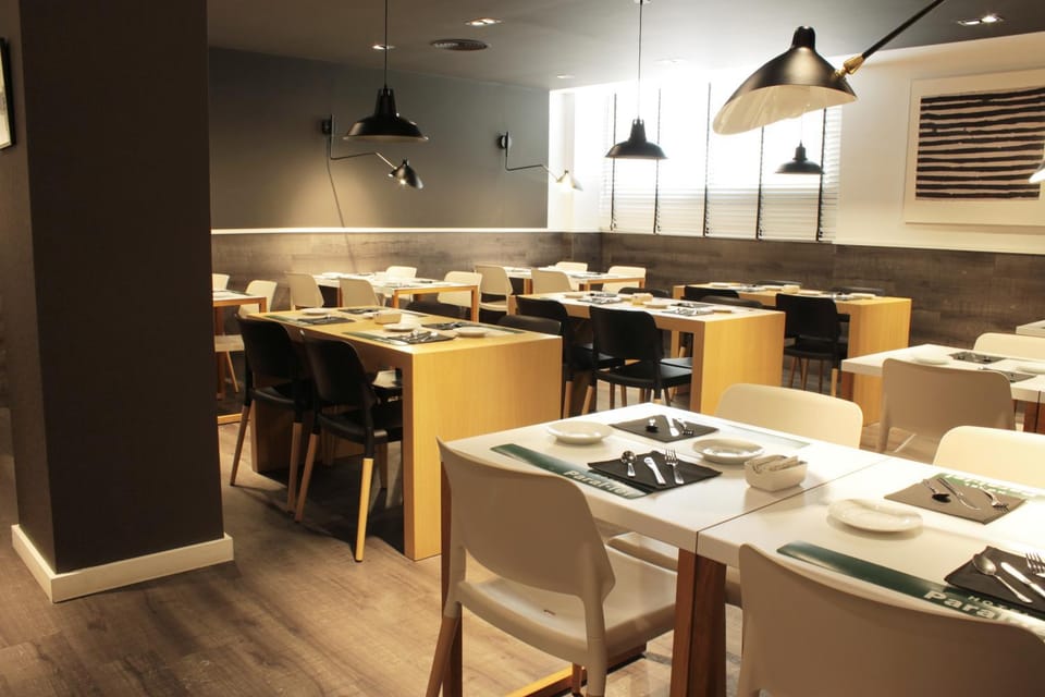 Restaurant/places to eat, Dining area
