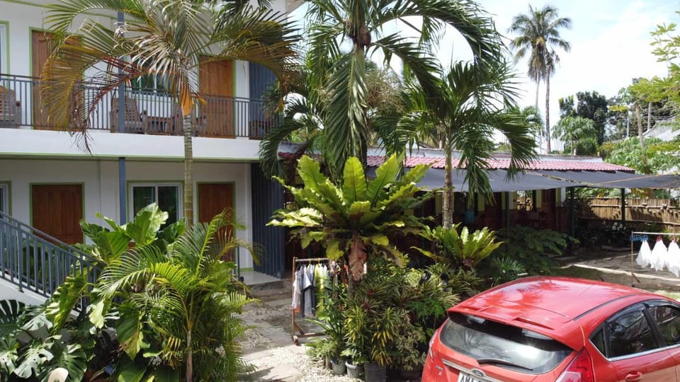 Property building, Day, Garden, Garden view, Parking
