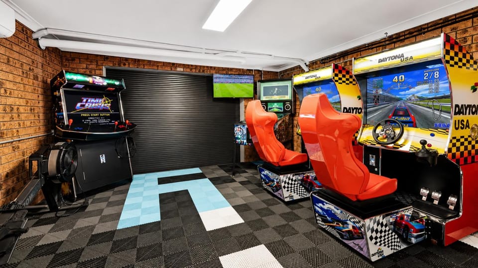 SKYES BEACH HOUSE spas sauna arcade machines House in Malua Bay
