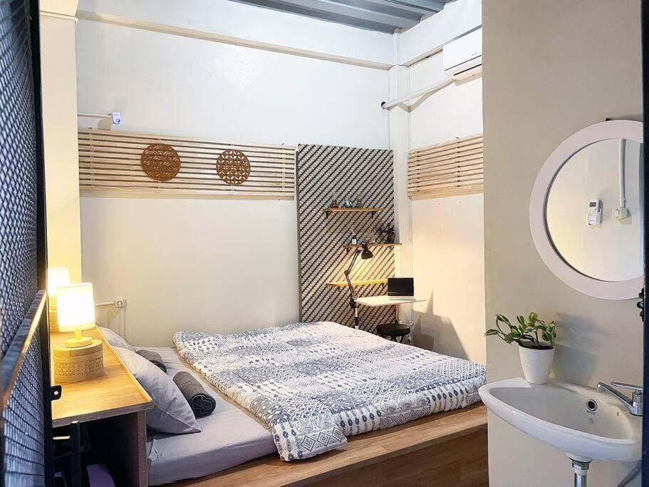 Photo of the whole room, Bedroom