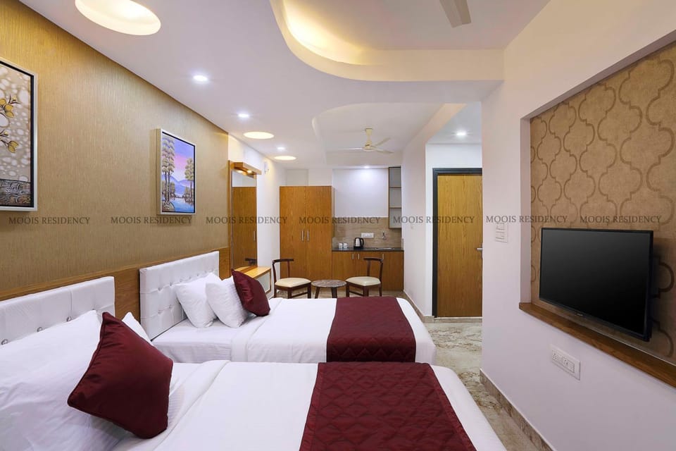 Bed, TV and multimedia, Photo of the whole room, Seating area, Bedroom