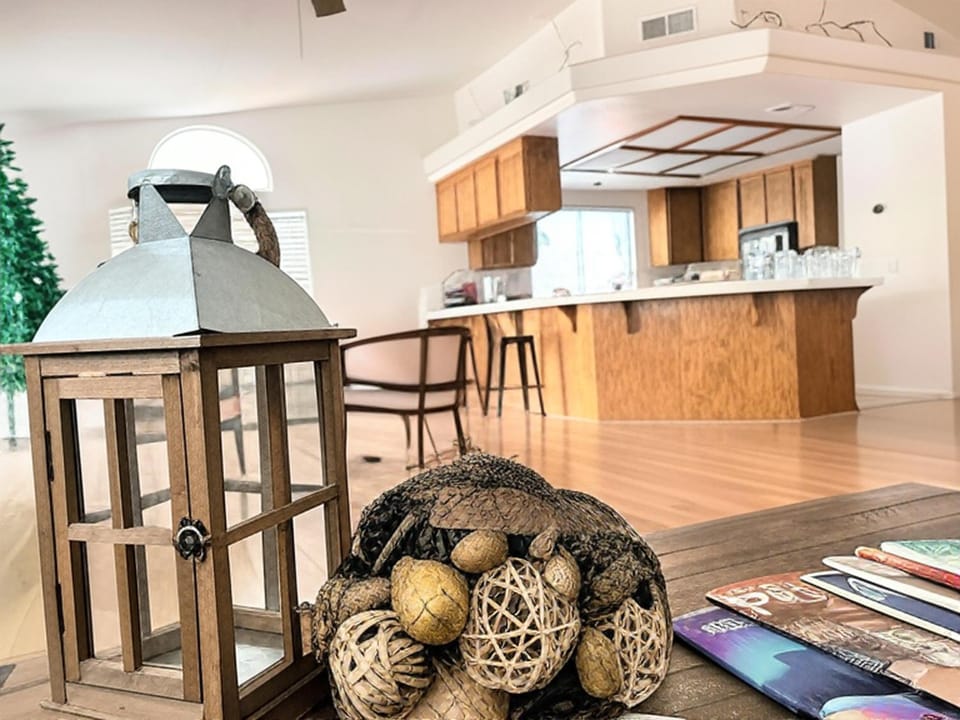 Kitchen or kitchenette, Dining area, stove