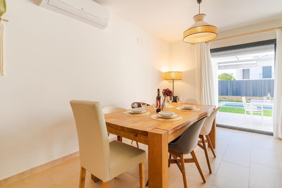 Dining area, air conditioner